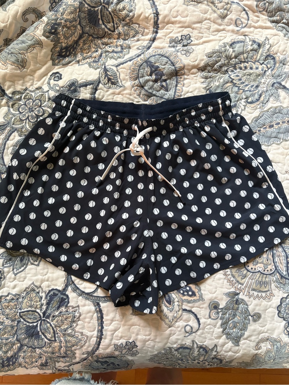 Court rival shorts- Lululemon 8 nwot